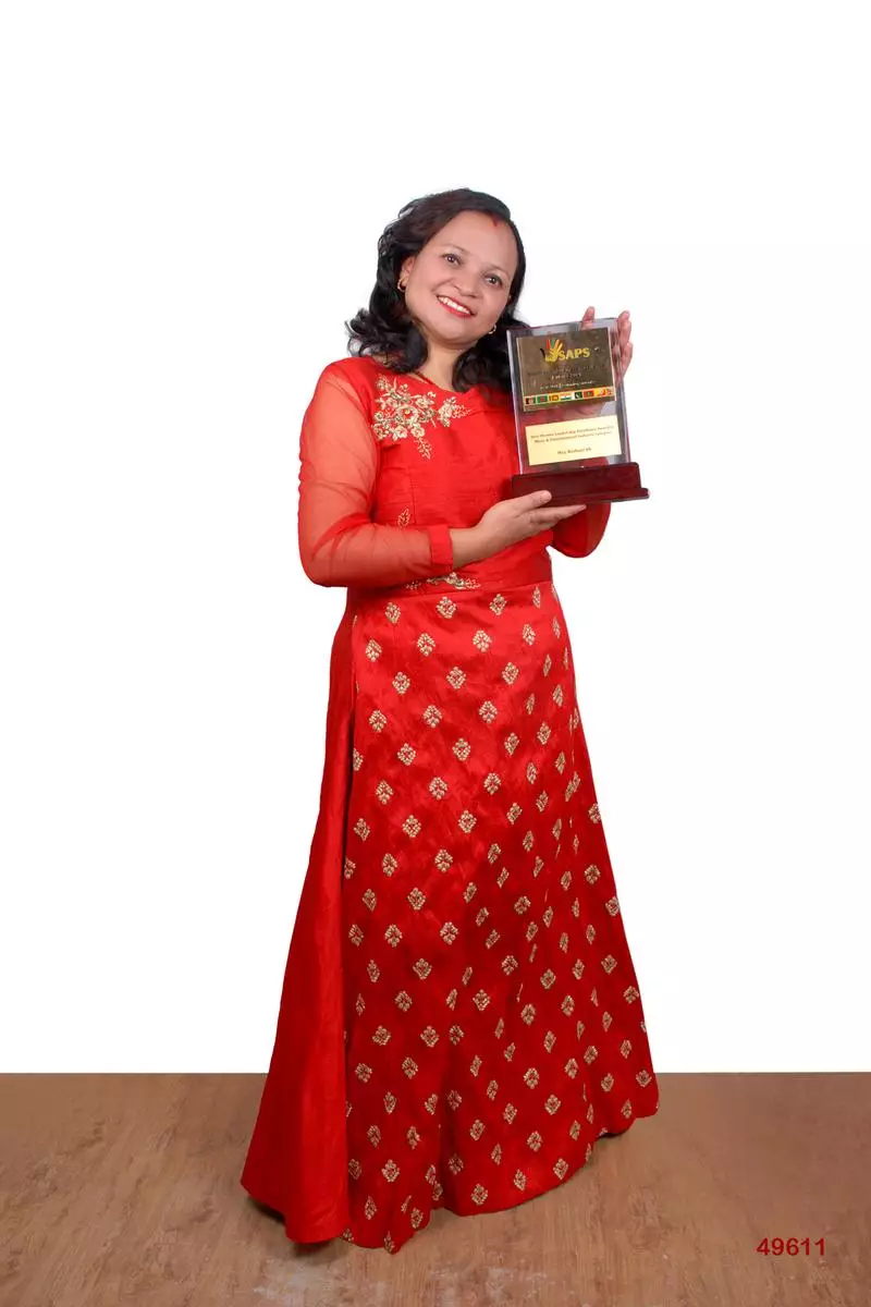 Roshani Rasaili honored award